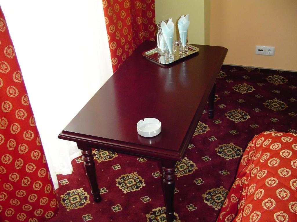 Hotel Europa Ploieşti Habitación foto