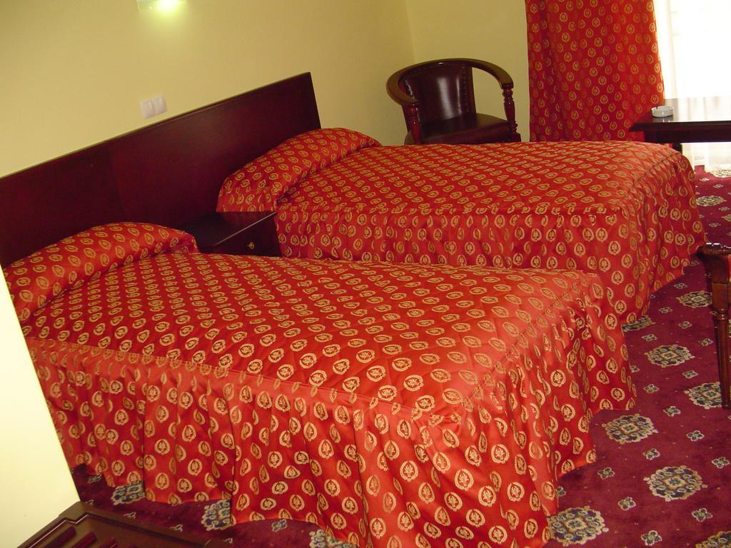 Hotel Europa Ploieşti Habitación foto